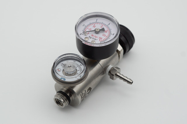 CCA0DAFB-276A-4B54-ADE8-3696A81C9F3B Régulateur d'extraction